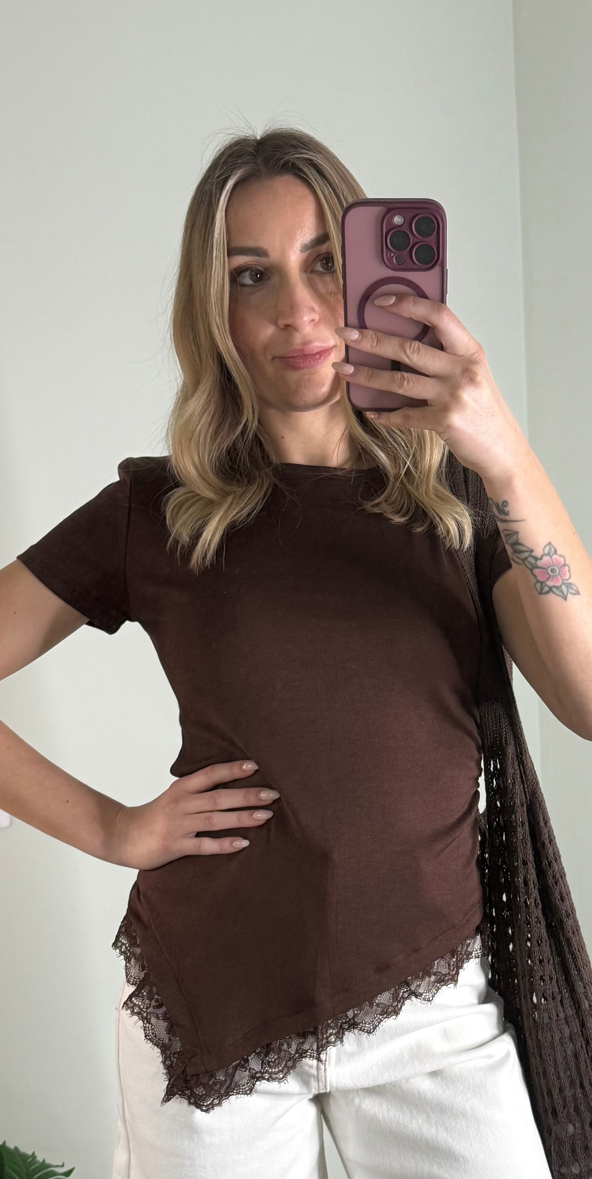Maglia marrone con pizzo