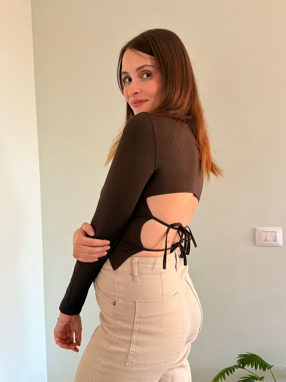 Maglia crop con lacci marrone
