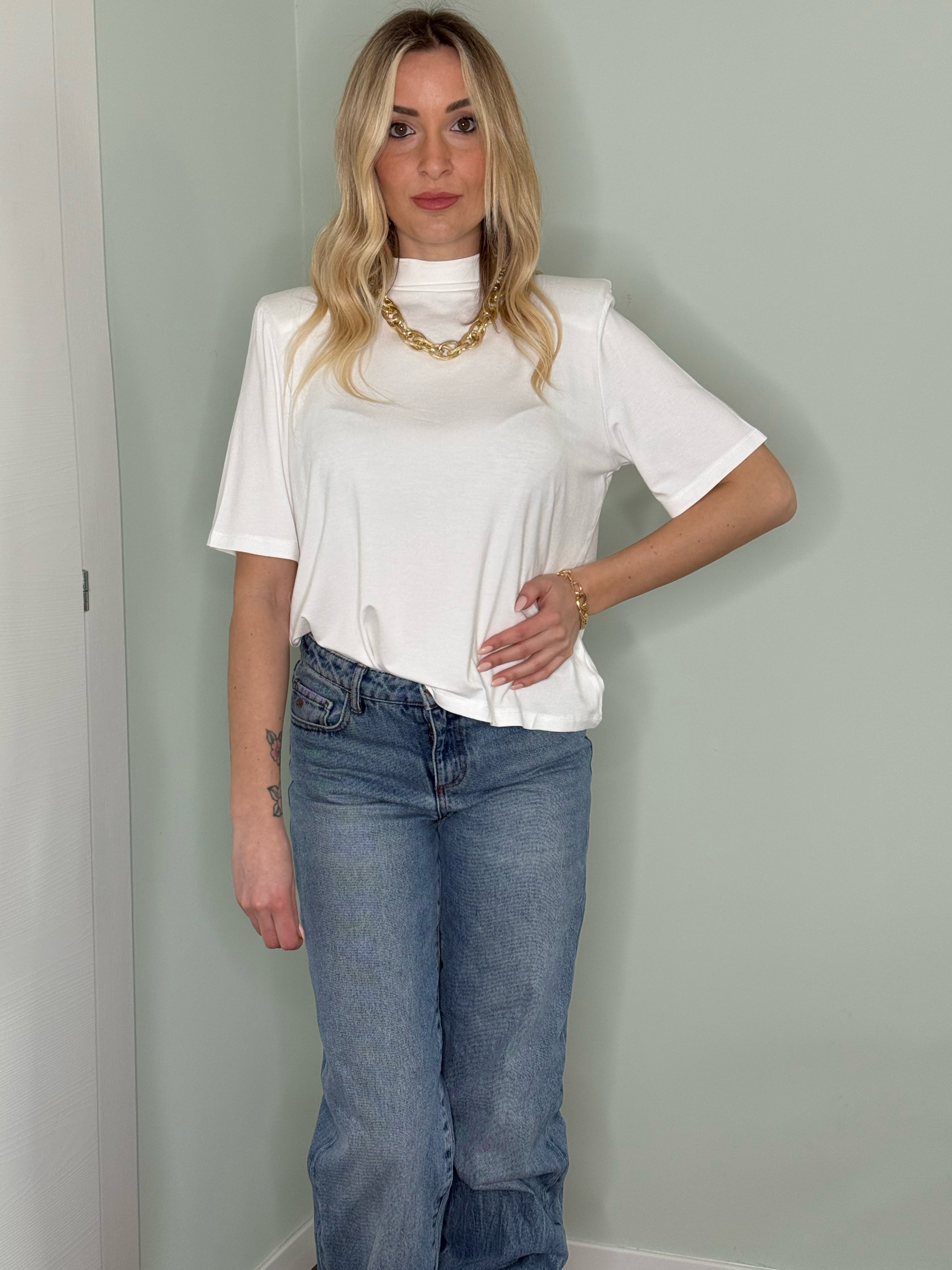 T-shirt basic bianca con spalline
