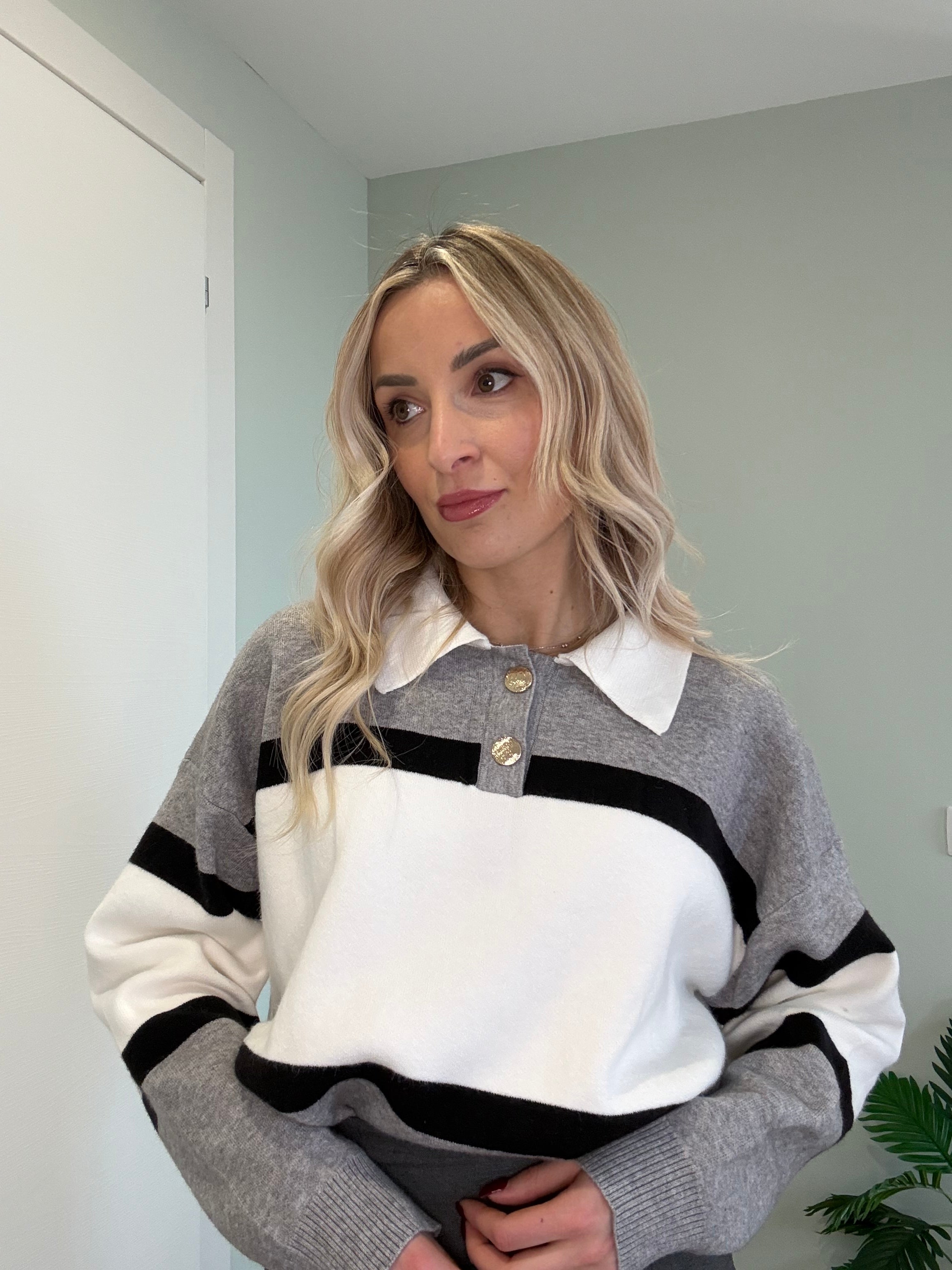 Polo con dettagli a contrasto grigia e bianca