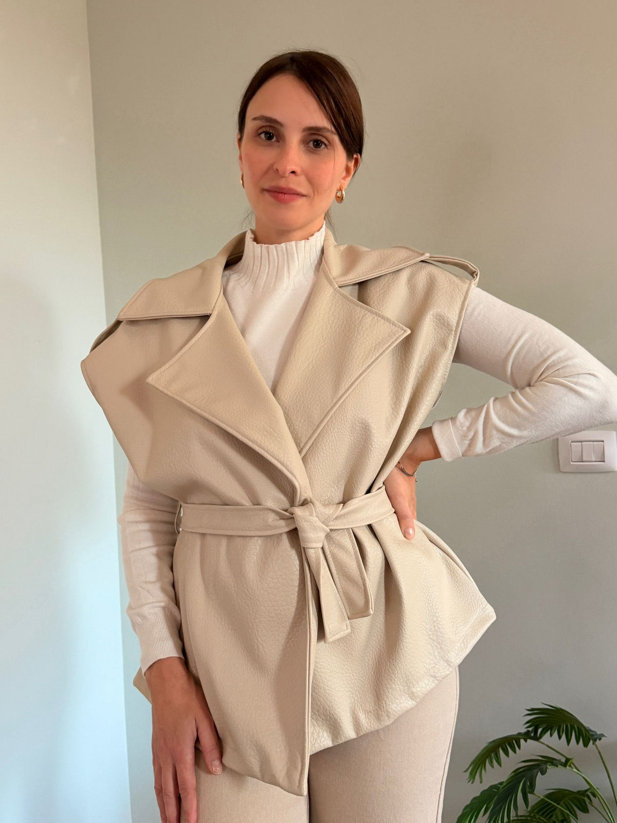 Gilet effetto pelle martellata beige